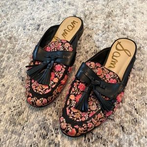 Gorgeous Embroidered and Leather Pink and Black Sam Edelman Slides with Tassles